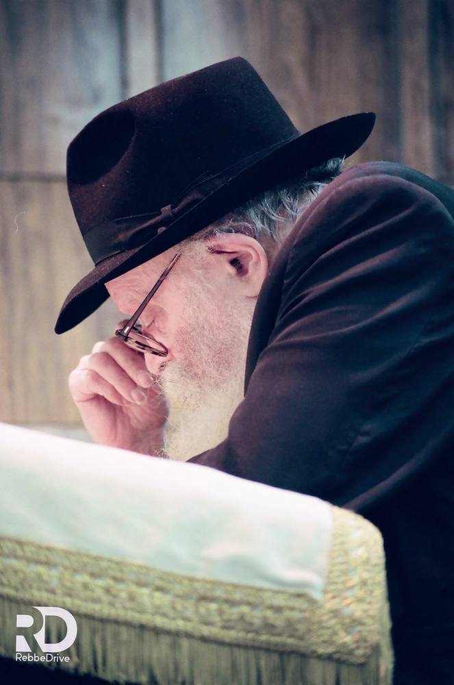 Diciendo Tehilim en la noche de Hoshaná Rabá